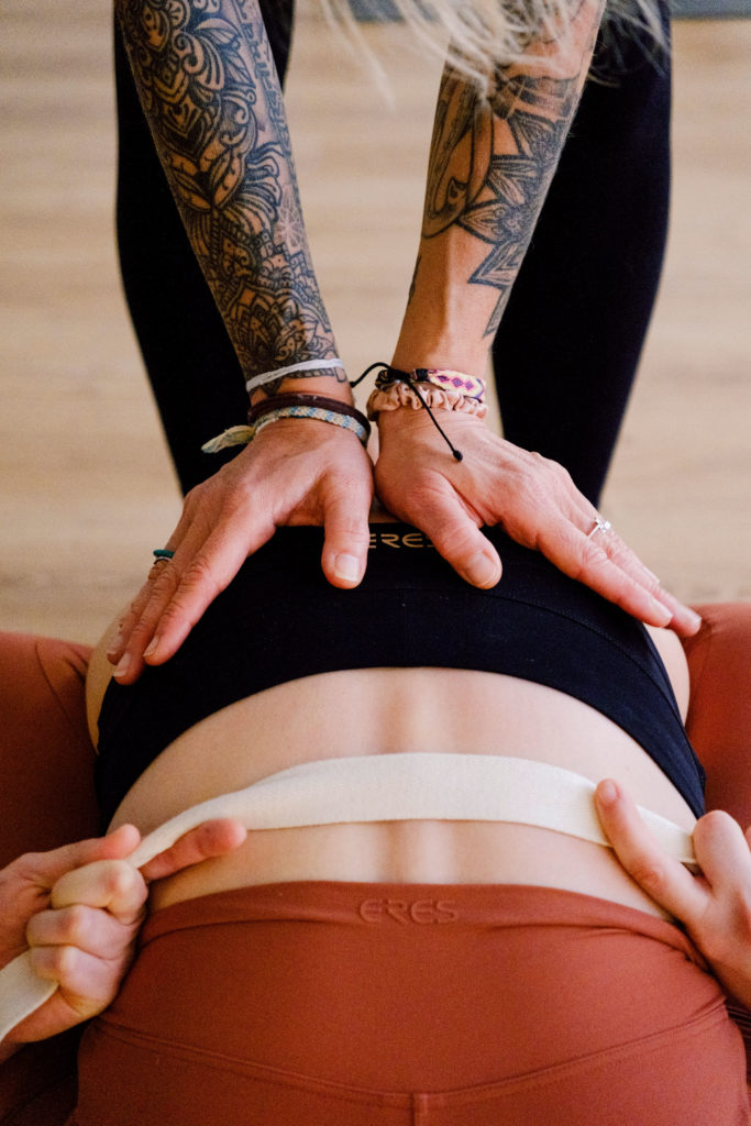 Soulshine Yoga ajustements Ashtanga